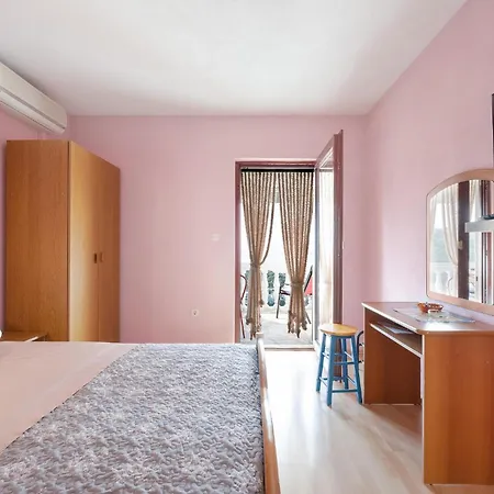 Apartment 1 Bedroom Stunning In Primosten