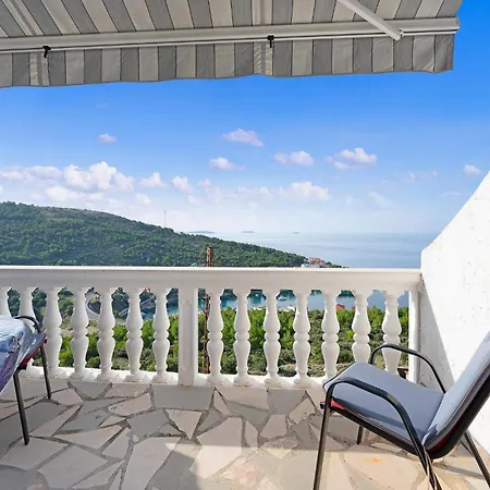 1 Bedroom Stunning In Apartment