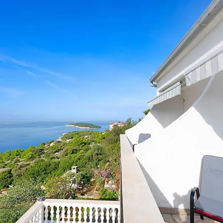 1 Bedroom Stunning In Apartment Primosten