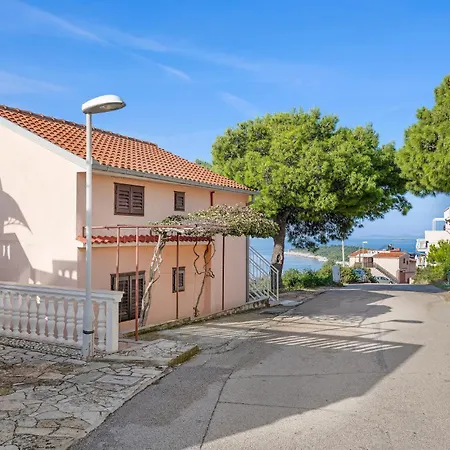 1 Bedroom Stunning In Apartment
